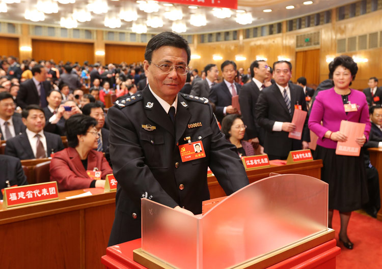   11月14日，中國共產黨第十八次全國代表大會閉幕會在北京人民大會堂舉行。這是代表投票選舉中央委員會委員、候補委員和中央紀律檢查委員會委員。新華社記者 姚大偉 攝