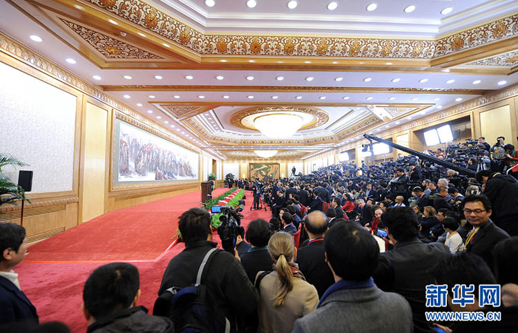 11月15日，新一屆中央政治局常委同中外記者見面。圖為見面會現場。新華網陳競超攝
