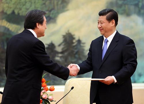 2013年1月23日，中共中央總書記習近平在北京人民大會堂會見韓國候任總統樸槿惠特使金武星。