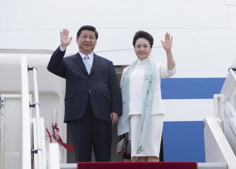 3月29日中午，中國國家主席習近平和夫人彭麗媛乘專機抵達布拉柴維爾，開始對剛果共和國進行國事訪問。這是兩國建交49年來中國國家元首的首次到訪，在當地刮起熱烈的“中國風”。據新華/中新