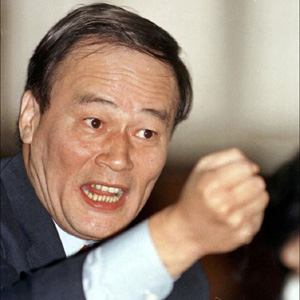 王岐山同志照片集            1999年3月，王岐山在九屆全國人大二次會議廣東代表團會議上發言。