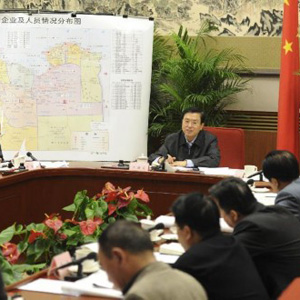 張德江同志照片集            2011年2月26日，中央政治局委員，國務院副總理張德江舉行會議部署在利比亞中國公民的安全撤離工作。