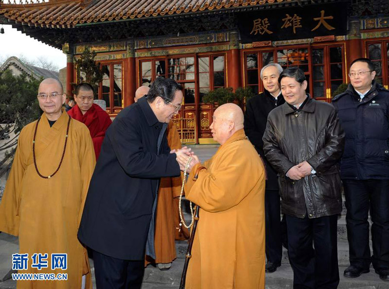 1月21至23日，中共中央政治局常委俞正聲走訪在京的全國性宗教團體，向全國宗教界人士致以新春祝福。這是1月21日，俞正聲走訪中國佛教協會。新華社記者 饒愛民 攝