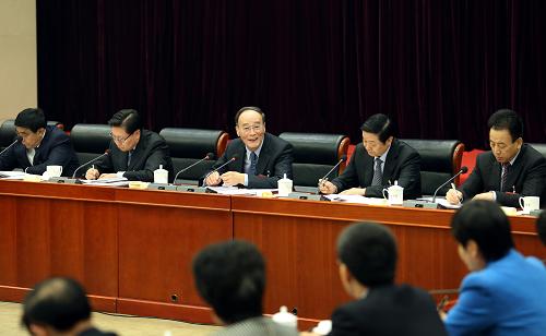 紀委對自身的監督必須更加嚴格
王岐山11日參加四川代表團審議。他說,紀委作為黨內專門監督機關,對自身的監督必須更加嚴格,執行紀律必須更加剛性!驹敿殹
信任不能代替監督
在紀檢監察系統開展清退會員卡活動,對紀檢監察干部違反八項規定精神案件一律點名道姓公開曝光,接受群眾監督和媒體監督。信任不能代替監督。解決好誰來監督紀委的問題,需要推進組織和制度創新!驹敿殹
中央紀委已決定成立紀檢監察干部監督室
中央紀委已決定成立紀檢監察干部監督室,加強對中央紀委監察部機關、各省區市、中央和國家機關紀檢監察干部的執紀監督,用鐵的紀律打造過硬隊伍,努力實現治理能力現代化!驹敿殹