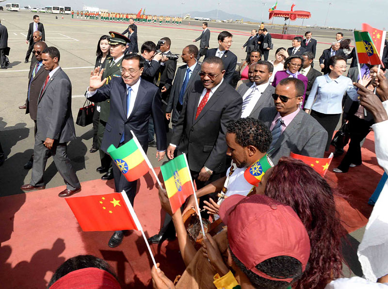 5月4日，中國國務院總理李克強乘專機抵達亞的斯亞貝巴，開始對埃塞俄比亞和非盟總部進行正式訪問。李克強總理夫人程虹同機抵達。 新華社記者謝環馳攝