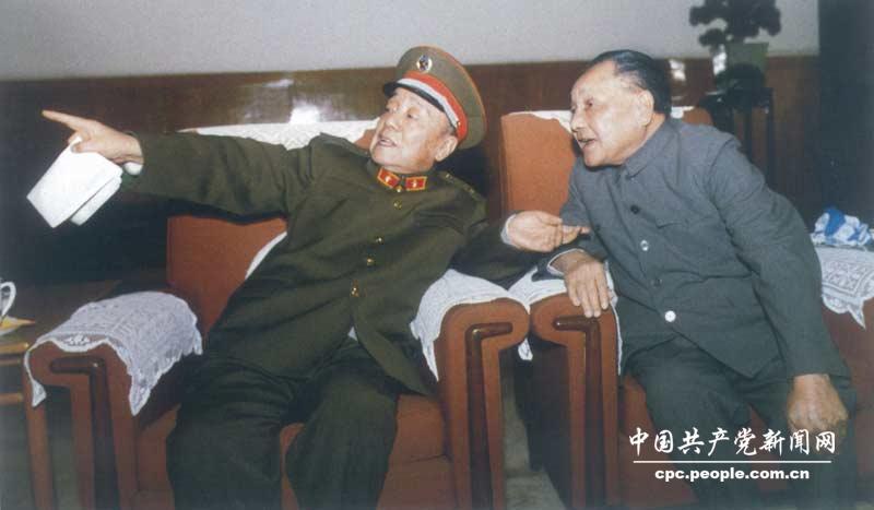 1988年12月，軍委擴大會議期間，鄧小平接見各大軍區司令員、政委