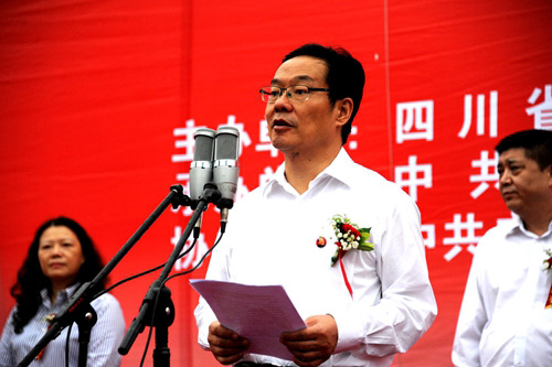 廣安市委書記侯曉春在郵票首發儀式上致辭-人民網張藍兮攝
