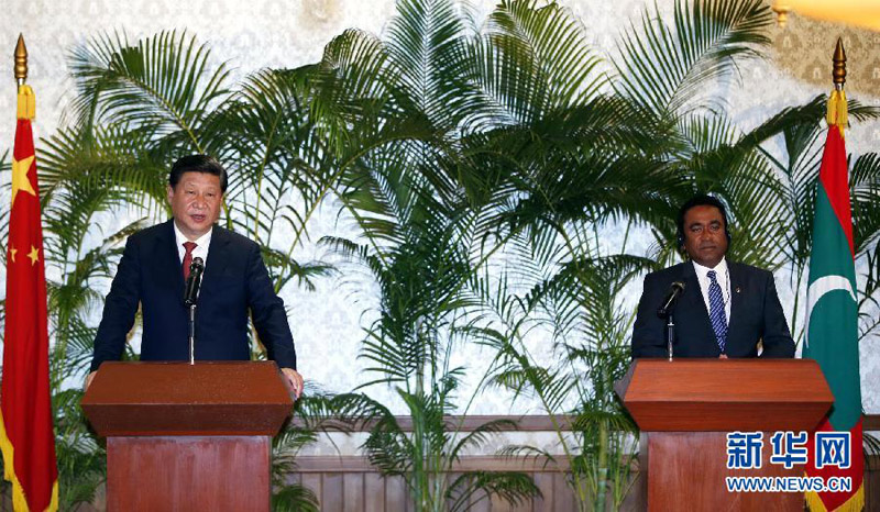 9月15日，國家主席習近平在馬累與馬爾代夫總統亞明共同會見記者。 新華社記者 鞠鵬 攝