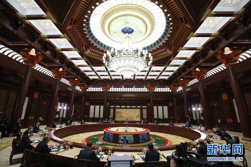 11月11日，亞太經合組織第二十二次領導人非正式會議第一階段會議開始舉行，中國國家主席習近平主持會議並致開幕辭。 新華社記者 鞠鵬 攝