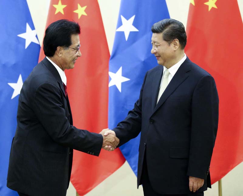 11月22日，中國國家主席習近平在斐濟楠迪會見密克羅尼西亞聯邦總統莫裡。 新華社記者姚大偉攝