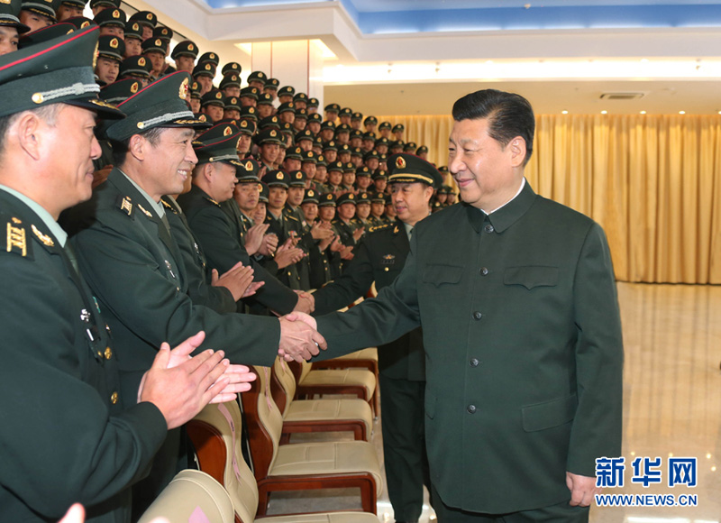 12月20日，中共中央總書記、國家主席、中央軍委主席習近平視察中國人民解放軍駐澳門部隊。這是習近平親切接見駐澳門部隊全體干部。新華社記者 李剛 攝