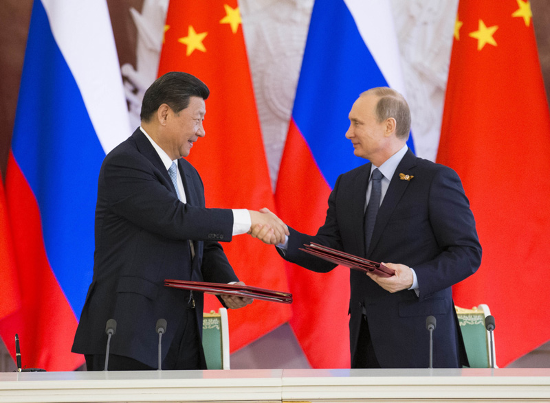 5月8日，國家主席習近平在莫斯科克裡姆林宮同俄羅斯總統普京舉行會談。這是會談后，習近平與普京共同簽署聯合聲明。新華社記者黃敬文攝