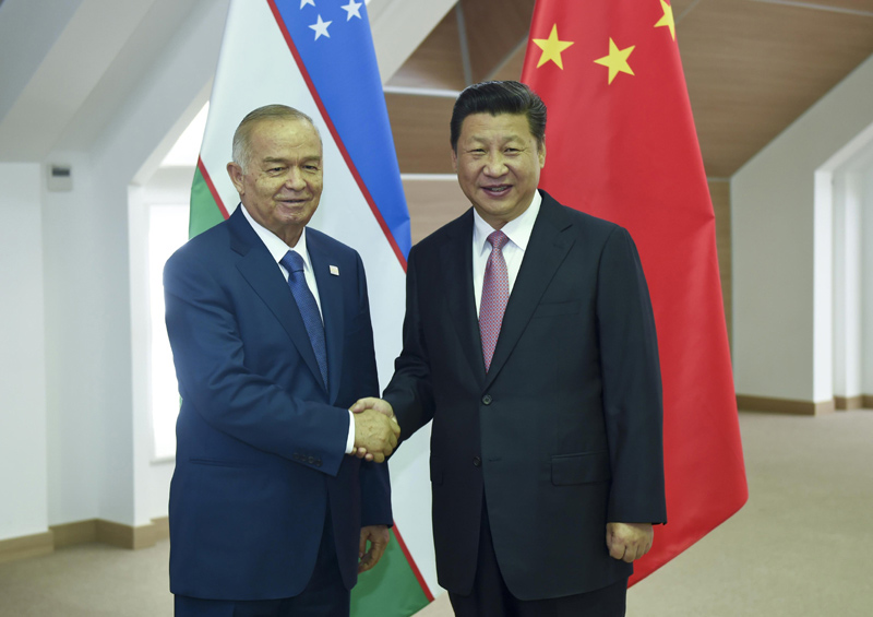 7月10日，國家主席習近平在俄羅斯烏法會見烏茲別克斯坦總統卡裡莫夫。 新華社記者 張鐸 攝