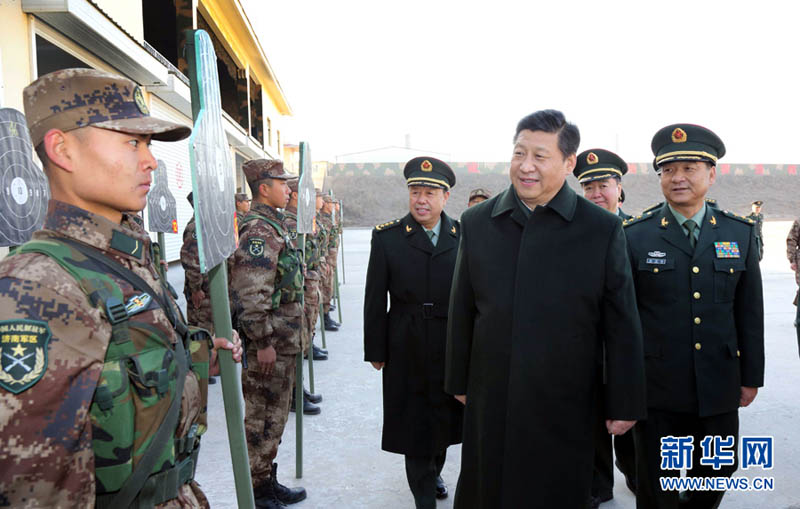 2013年11月28日，習近平視察濟南軍區部隊。李剛攝