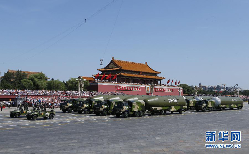 9月3日，中國人民抗日戰爭暨世界反法西斯戰爭勝利70周年紀念大會在北京隆重舉行。這是核導彈第二方隊接受檢閱。 新華社記者 沈伯韓 攝
