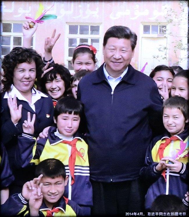 2014年4月，習近平同志在新疆考察。