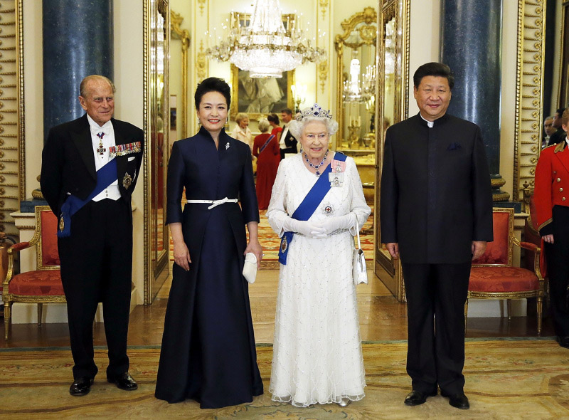 10月20日，國家主席習近平在倫敦白金漢宮出席英國女王伊麗莎白二世舉行的歡迎晚宴。新華社記者 鞠鵬 攝