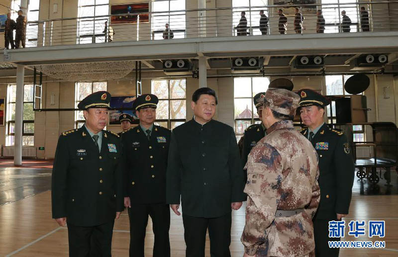 2013年11月28日，習近平視察濟南軍區部隊。李剛攝