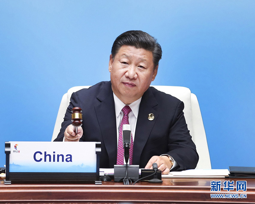9月4日，金磚國家領導人第九次會晤在廈門國際會議中心舉行。國家主席習近平主持會晤並發表題為《深化金磚伙伴關系 開辟更加光明未來》的重要講話。這是習近平敲下木槌，宣布金磚國家領導人廈門會晤開幕。 新華社記者 謝環馳 攝