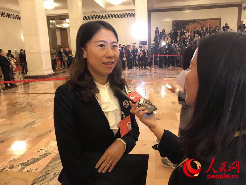 人民網記者釆訪代表（人民網記者 夏曉倫攝）