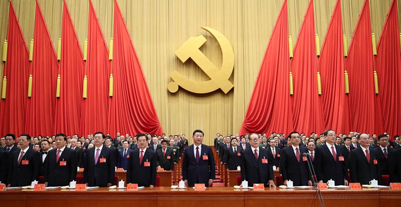 10月18日，中國共產黨第十九次全國代表大會在北京人民大會堂開幕。這是習近平、李克強、張德江、俞正聲、劉雲山、王岐山、張高麗、江澤民、胡錦濤在主席臺上。新華社記者 蘭紅光 攝