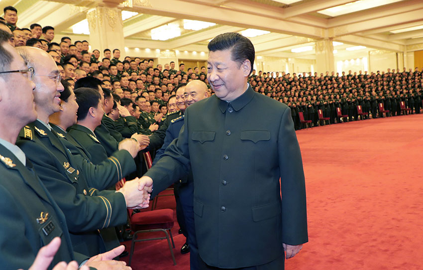 2月2日，中共中央總書記、國家主席、中央軍委主席習近平在北京接見武警部隊第三次黨代表大會全體代表。這是習近平同代表們親切握手。新華社記者 李剛 攝