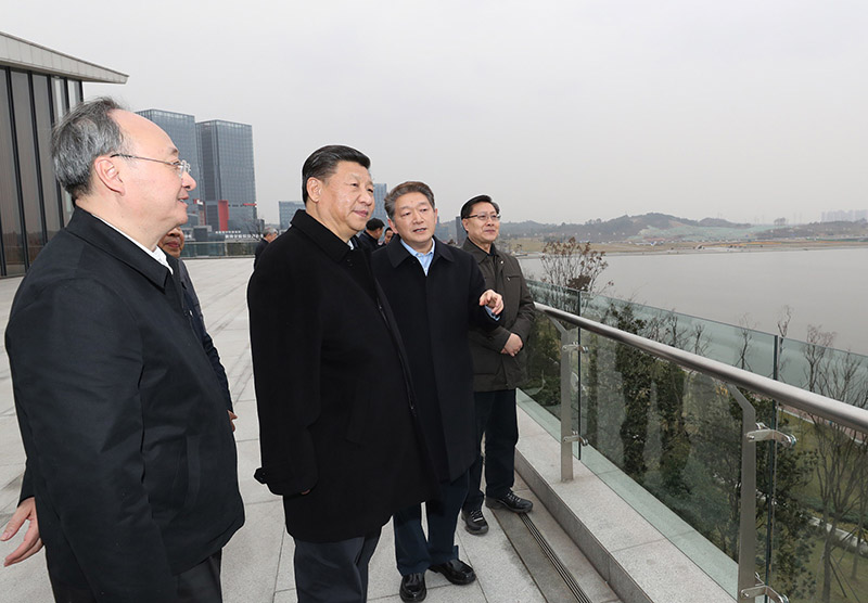 這是2月11日下午，習近平在成都天府新區考察。 新華社記者 鞠鵬 攝
