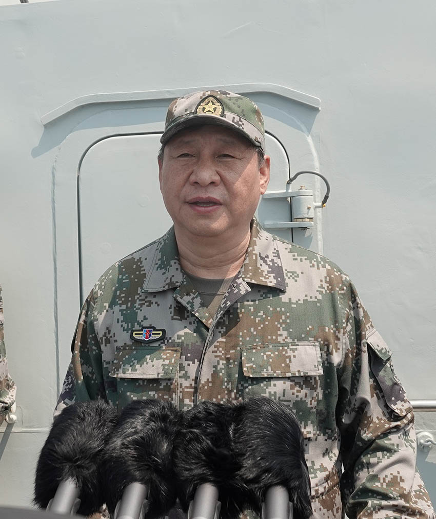 4月12日上午，中央軍委在南海海域隆重舉行海上閱兵，展示人民海軍嶄新面貌，激發強國強軍堅定信念。中共中央總書記、國家主席、中央軍委主席習近平檢閱部隊並發表重要講話。這是習近平發表重要講話。新華社記者 李剛 攝