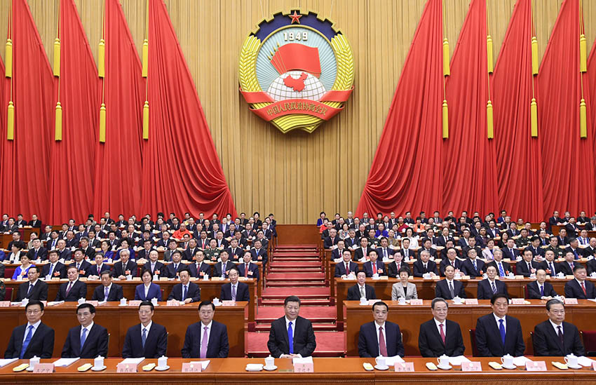2018年3月3日，中國人民政治協商會議第十三屆全國委員會第一次會議在北京人民大會堂開幕。這是習近平、李克強、張德江、俞正聲、張高麗、栗戰書、王滬寧、趙樂際、韓正在主席臺就座。新華社記者 李學仁 攝