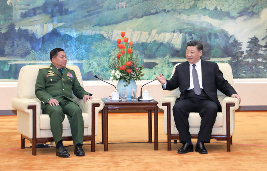 4月10日，國家主席習近平在北京人民大會堂會見來華訪問的緬甸國防軍總司令敏昂萊。新華社記者 李剛 攝
