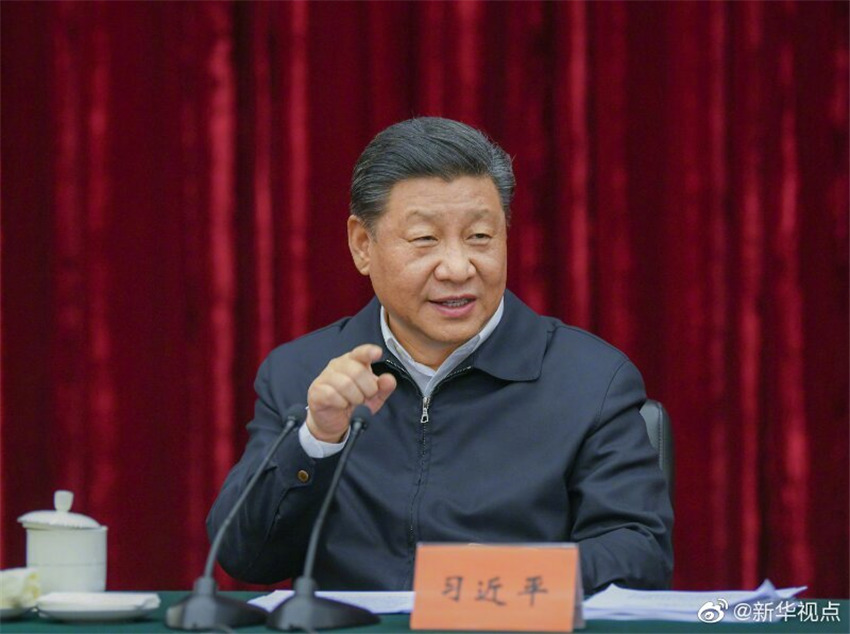 4月15日至17日，中共中央總書記、國家主席、中央軍委主席習近平在重慶考察，並主持召開解決“兩不愁三保障”突出問題座談會。這是4月16日下午，習近平主持召開解決“兩不愁三保障”突出問題座談會並發表重要講話。新華社記者 謝環馳 攝