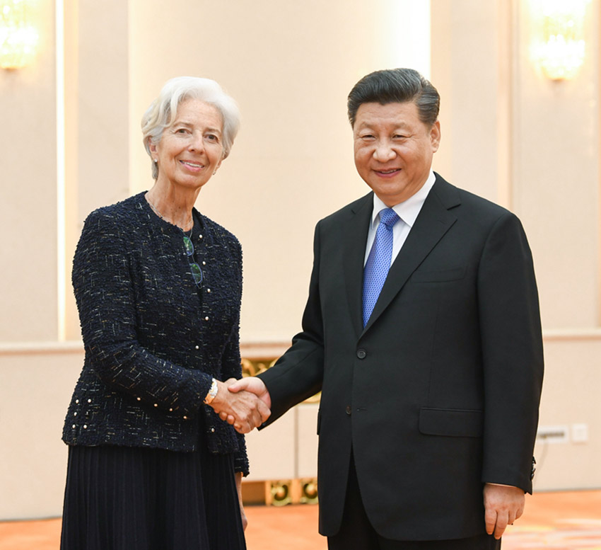 4月24日，國家主席習近平在北京人民大會堂會見國際貨幣基金組織總裁拉加德。 新華社記者 饒愛民 攝