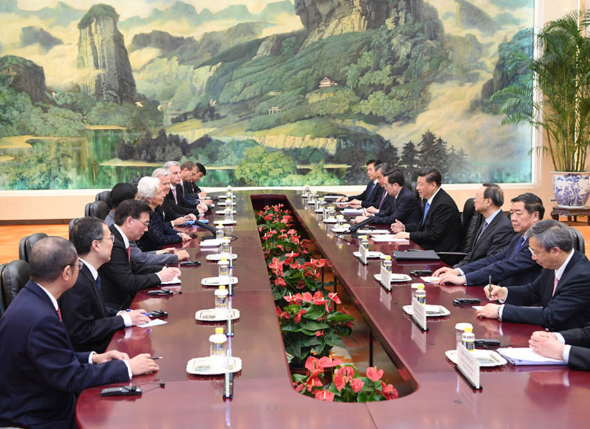 4月24日，國家主席習近平在北京人民大會堂會見國際貨幣基金組織總裁拉加德。 新華社記者 饒愛民 攝
