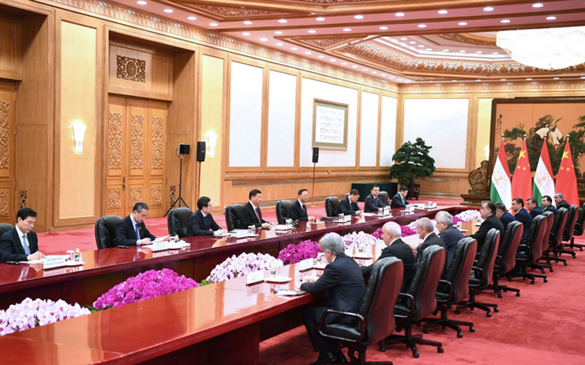 4月28日，國家主席習近平在北京人民大會堂會見塔吉克斯坦總統拉赫蒙。 新華社記者 謝環馳 攝