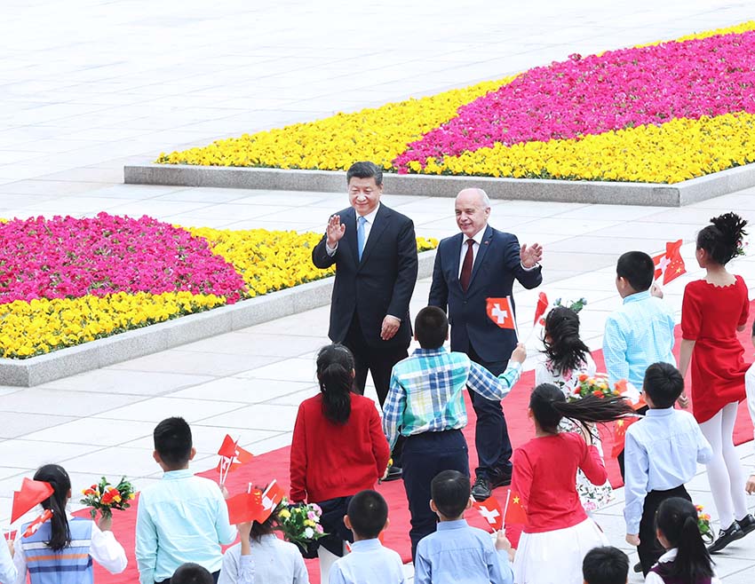 4月29日，國家主席習近平在北京人民大會堂同瑞士聯邦主席毛雷爾舉行會談。這是會談前，習近平在人民大會堂東門外廣場為毛雷爾舉行歡迎儀式。 新華社記者 劉衛兵 攝