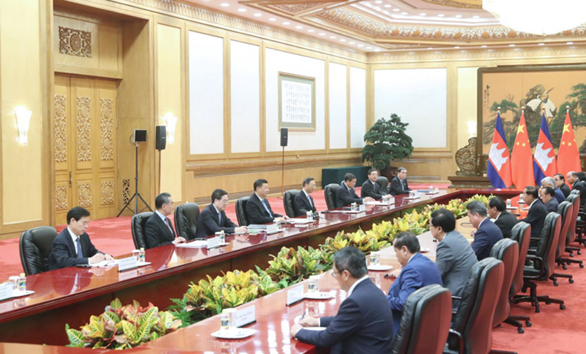 4月29日，國家主席習近平在北京人民大會堂會見柬埔寨首相洪森。 新華社記者 劉衛兵 攝