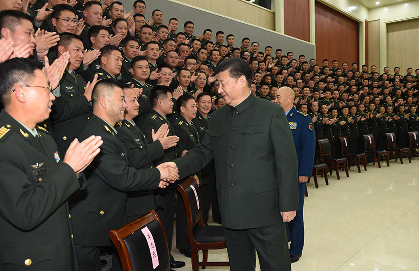2017年12月13日，中共中央總書記、國家主席、中央軍委主席習近平到第71集團軍視察。這是習近平親切接見集團軍機關全體干部和所屬部隊團以上干部。新華社記者 李剛 攝