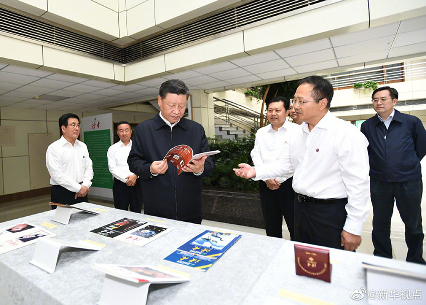 8月19日至22日，中共中央總書記、國家主席、中央軍委主席習近平在甘肅考察。這是21日下午，習近平在讀者出版集團有限公司考察。 新華社記者 謝環馳 攝