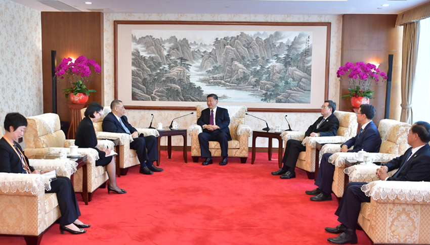 12月18日，國家主席習近平在澳門會見澳門特別行政區行政長官崔世安。 新華社記者 李濤 攝