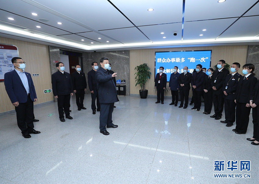 3月30日，中共中央總書記、國家主席、中央軍委主席習近平在浙江省安吉縣考察。這是習近平在安吉縣社會矛盾糾紛調處化解中心調研，了解基層矛盾糾紛調解工作情況。 新華社記者 鞠鵬 攝