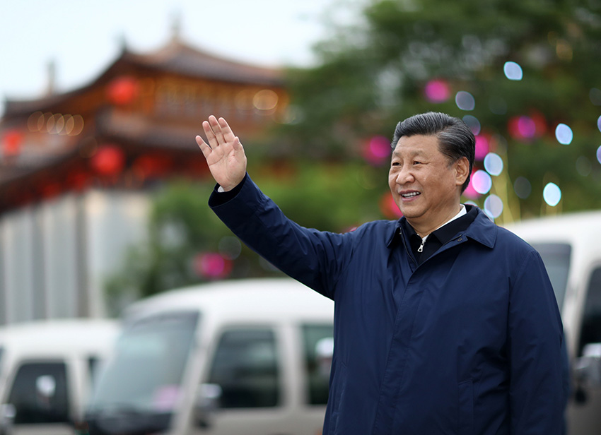 習近平總書記22日在西安考察調研。他先后來到陝西汽車控股集團有限公司、西安交通大學、大唐不夜城步行街，了解企業復工復產和社會生活秩序恢復等情況。（文字記者：張曉鬆  攝影記者：鞠鵬、謝環馳、燕雁、翟健嵐）