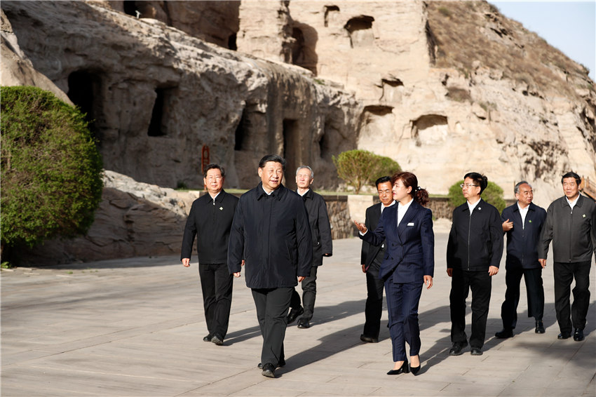 5月11日至12日，中共中央總書記、國家主席、中央軍委主席習近平在山西考察。這是5月11日下午，習近平在大同市雲岡石窟考察歷史文化遺產保護情況。新華社記者 劉彬 攝
