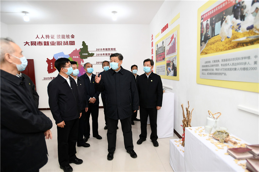 習近平總書記5月11日赴山西考察調研。當天下午，他首先來到大同市雲州區有機黃花標準化種植基地、西坪鎮坊城新村，了解鞏固脫貧攻堅成果工作情況。（攝影記者：李學仁、謝環馳、劉彬）