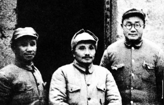 鄧小平和粟裕、劉伯承在一起