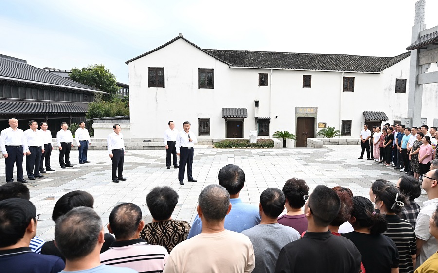 創新發展新時代“楓橋經驗”習近平指明方向2023年9月20日下午，中共中央總書記、國家主席、中央軍委主席習近平來到“楓橋經驗”發源地諸暨市楓橋鎮，參觀楓橋經驗陳列館，了解新時代“楓橋經驗”的生動實踐。