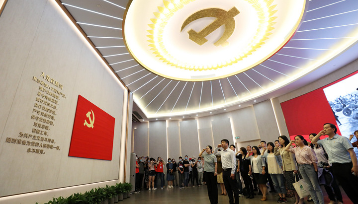 傳承紅色基因 汲取奮進力量革命文物承載黨和人民英勇奮斗的光榮歷史，記載中國革命的偉大歷程和感人事跡，是黨和國家的寶貴財富。新時代新征程，如何用好紅色資源，傳承紅色基因？總書記這樣說。
