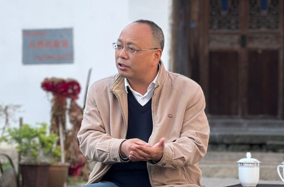 徐利民                                       他從基層一步步成長，始終充滿激情、敢闖敢干，為浦江發展作出了積極貢獻。                    