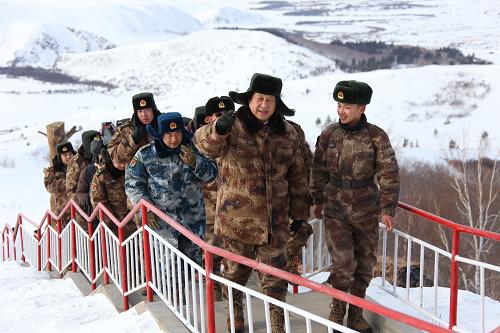 學習·故事丨頂著凜冽寒風，習主席和哨兵們一起執勤站崗