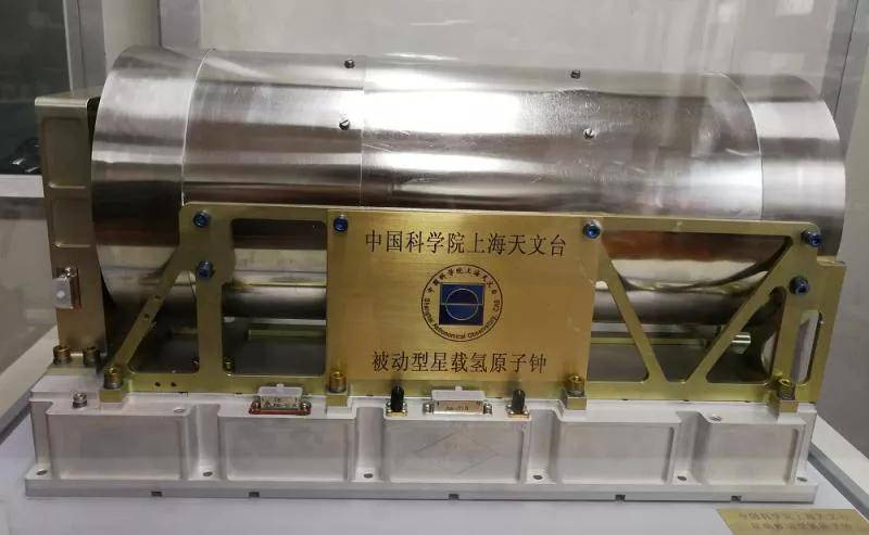 中國的北斗 世界的北斗2020年7月31日，北斗三號全球衛星導航系統建成暨開通儀式在北京舉行。習近平總書記出席儀式，宣布北斗三號全球衛星導航系統正式開通。這標志著我國建成了獨立自主、開放兼容的全球衛星導航系統，中國北斗從此走向了服務全球、造福人類的時代舞臺。