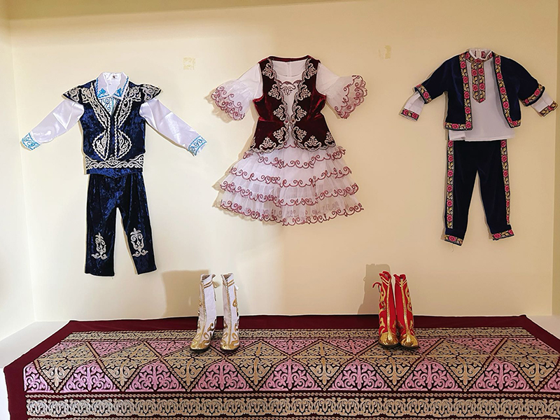 烏水吐汗·克爾曼的刺繡作品。人民網記者 楊睿攝